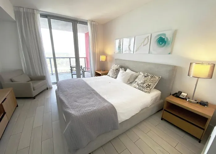 Amazing 1B-1B Apartment With Amazing View! 28A