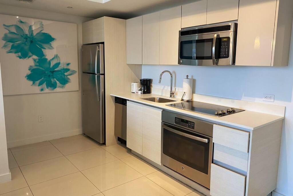 Amazing 1b-1b With Amazing View! 28a Hallandale Beach