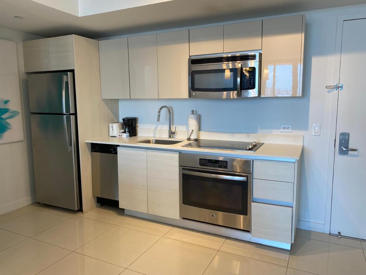 Amazing 1b-1b With Amazing View! 28a Apartment Hallandale Beach