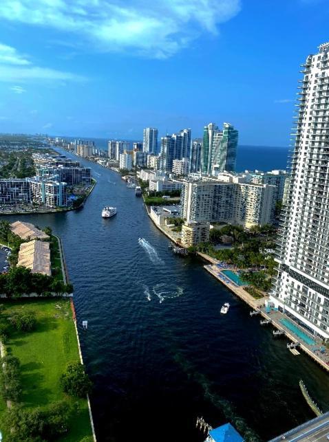 Amazing 1b-1b With Amazing View! 28a Apartment Hallandale Beach