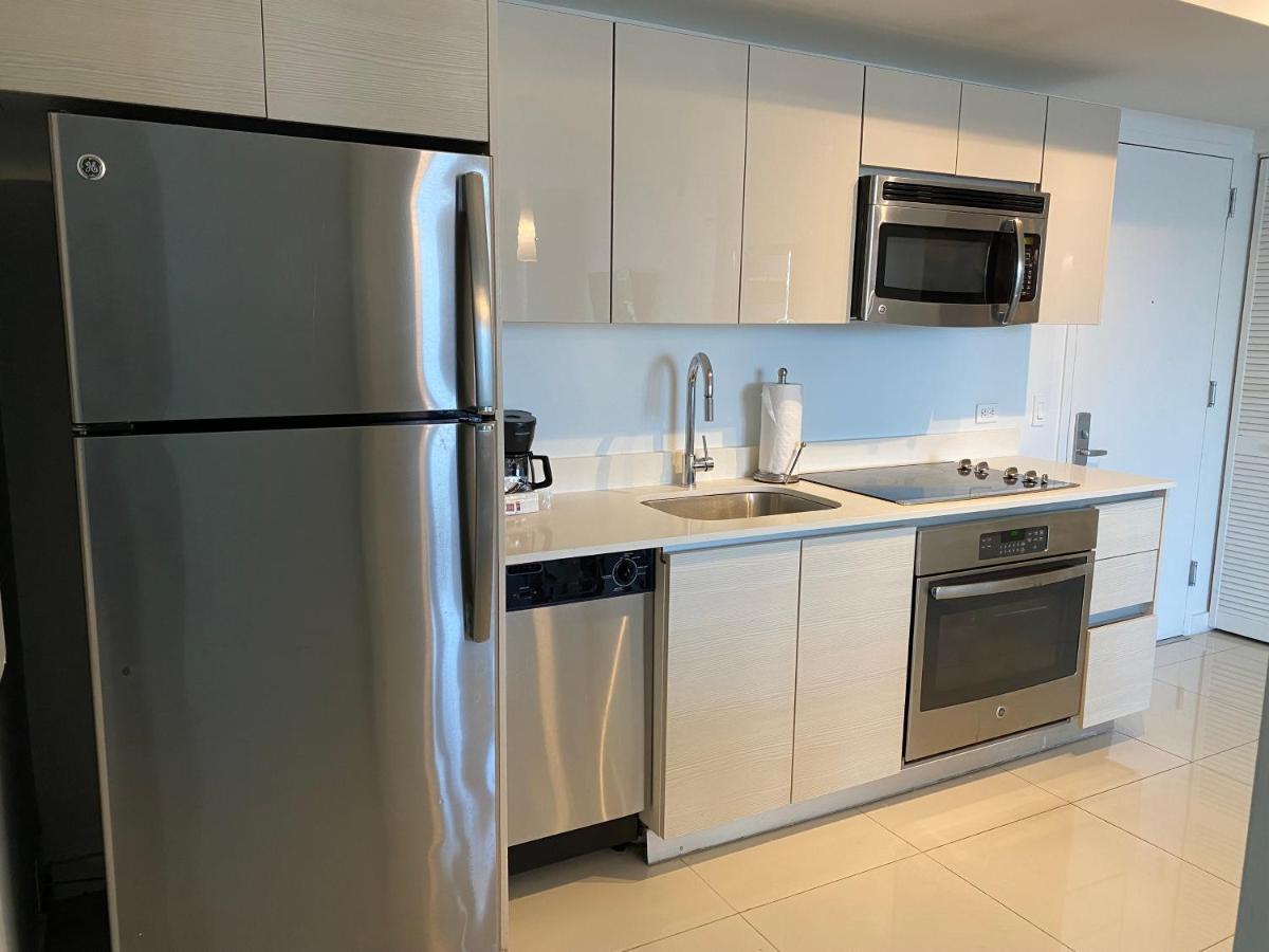 Upscale Apartment, Style, Views & Complete Kitchen -28a
