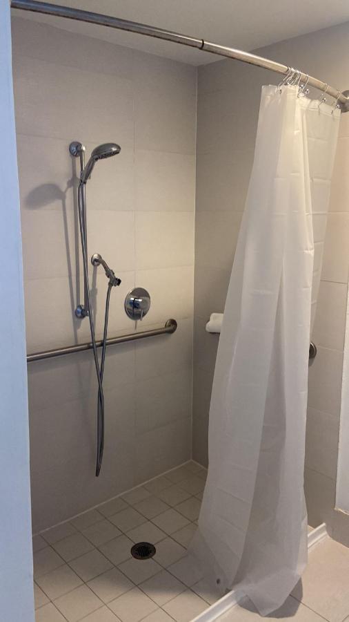 Upscale Apartment, Style, Views & Complete Kitchen -28a